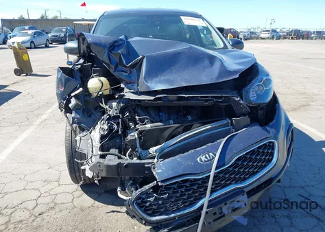 2020 Kia Sportage Lx z USA, uszkodzony, nr VIN KNDPMCAC7L7747491